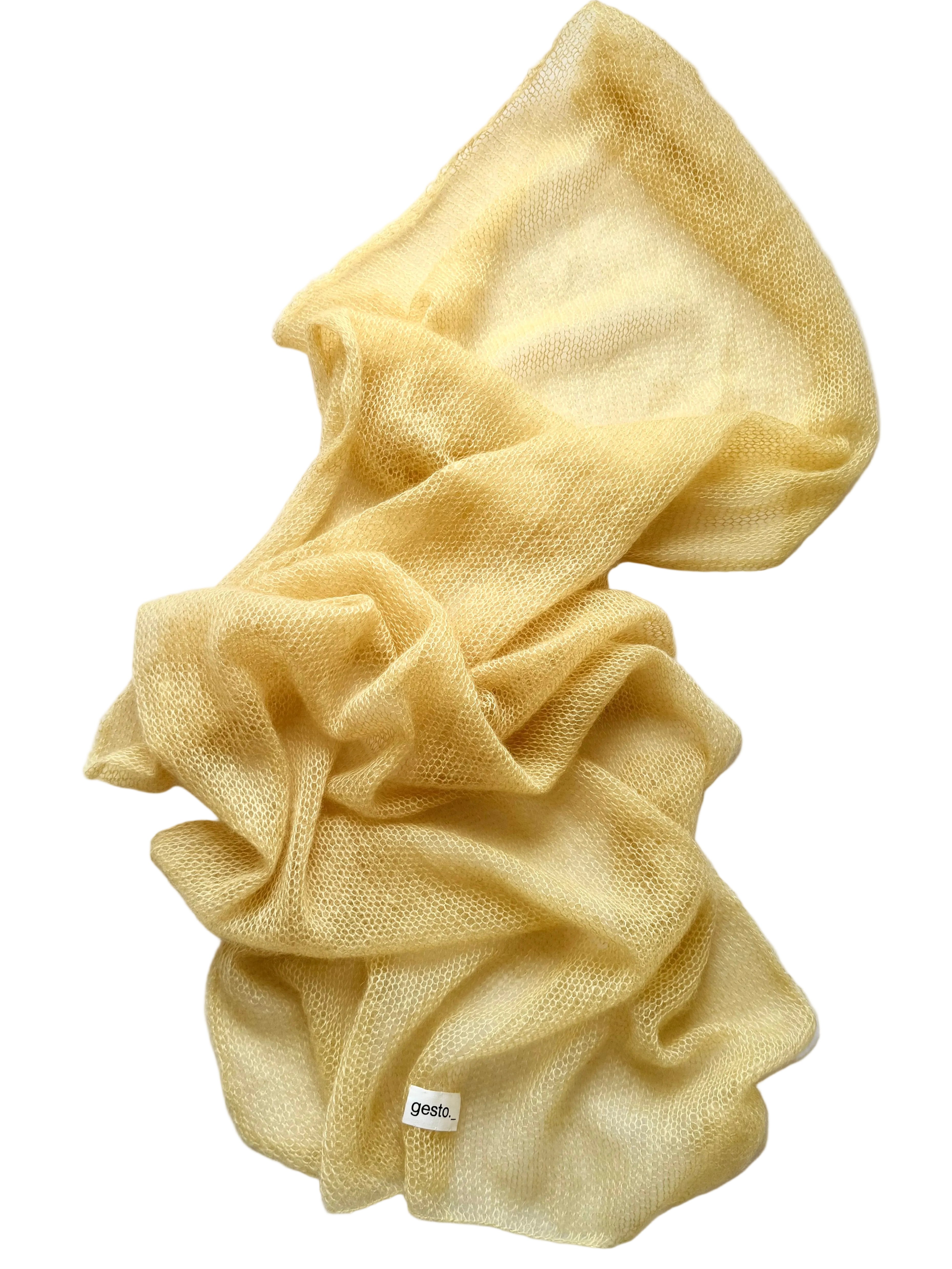 echarpe de mohair y seda con tintes naturales _ grande _ manzanilla