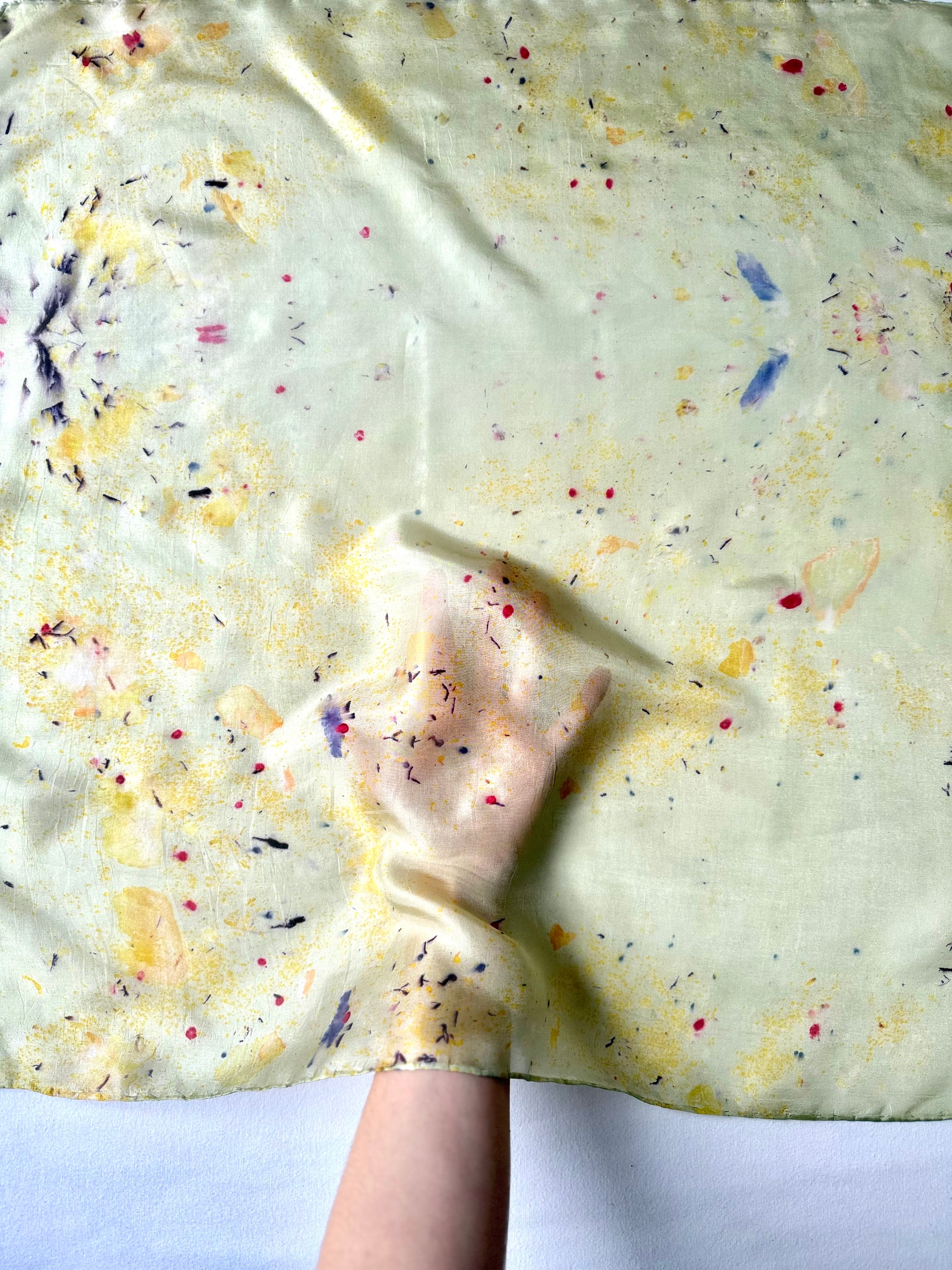 campo #2 _ pañuelo de seda con estampación botánica / 55x55 cm.