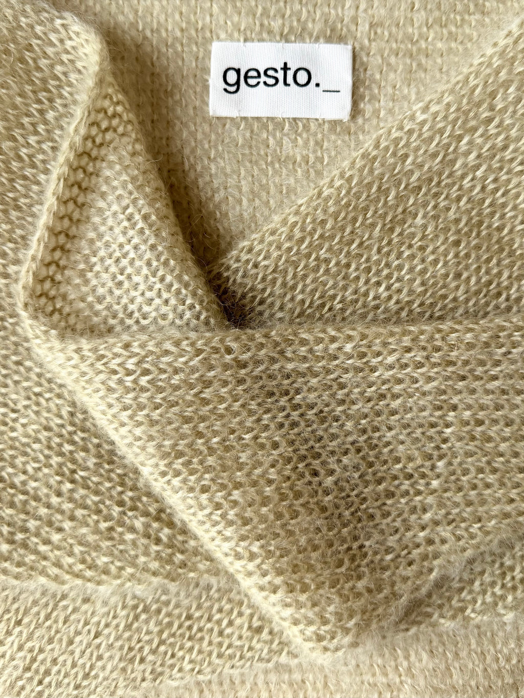 pañoleta de mohair y seda con tintes naturales _ hierro