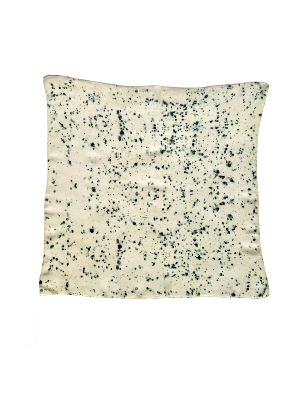 nana #4_ pañuelo de seda con estampación botánica / 50x50 cm.