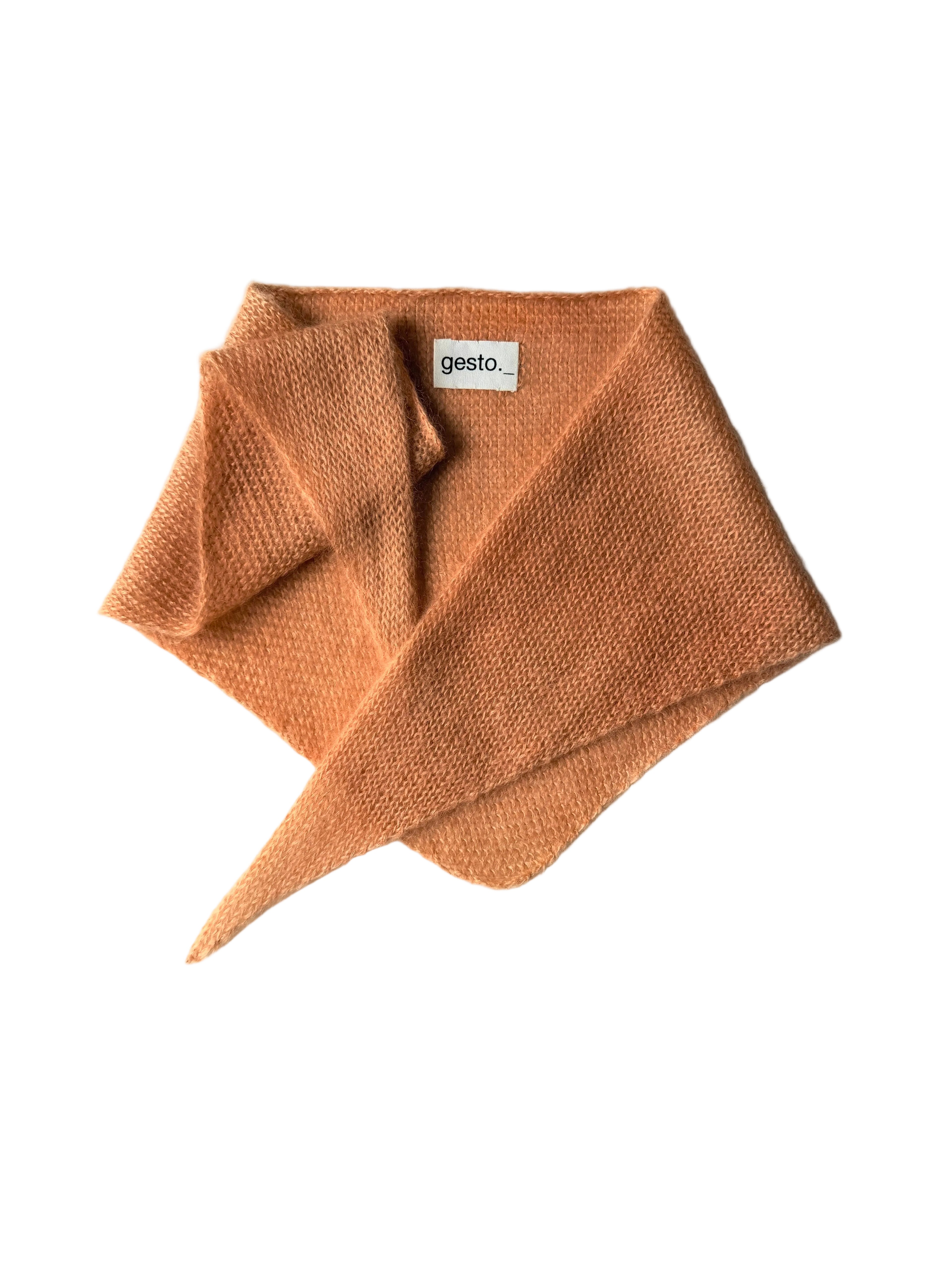 pañoleta de mohair y seda con tintes naturales _ rubia