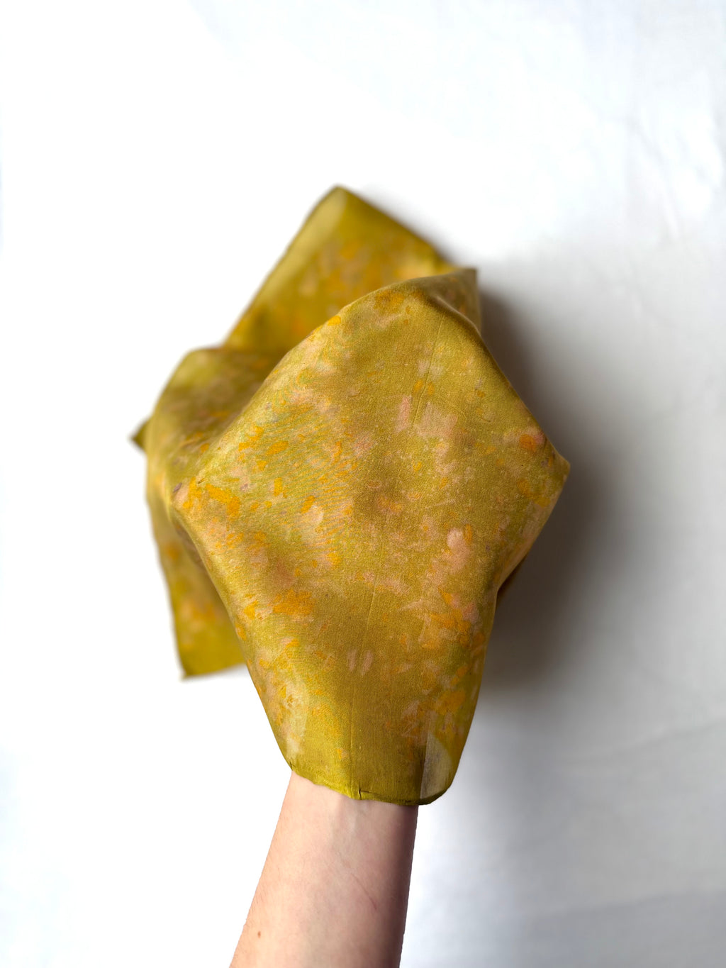 aura #1 _ pañuelo de seda con estampación botánica / 45x45 cm.