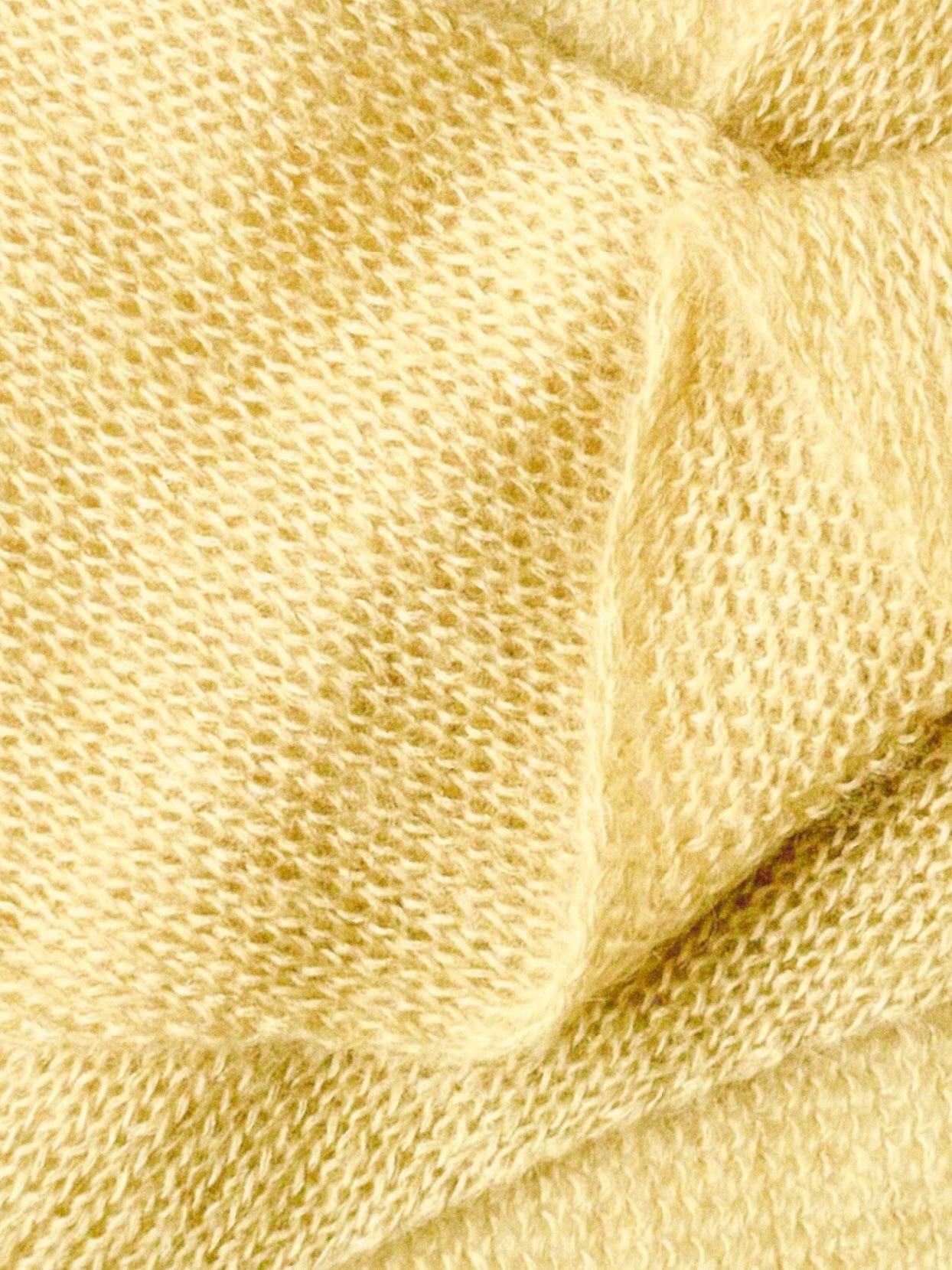 pañoleta de mohair y seda con tintes naturales _ manzanilla