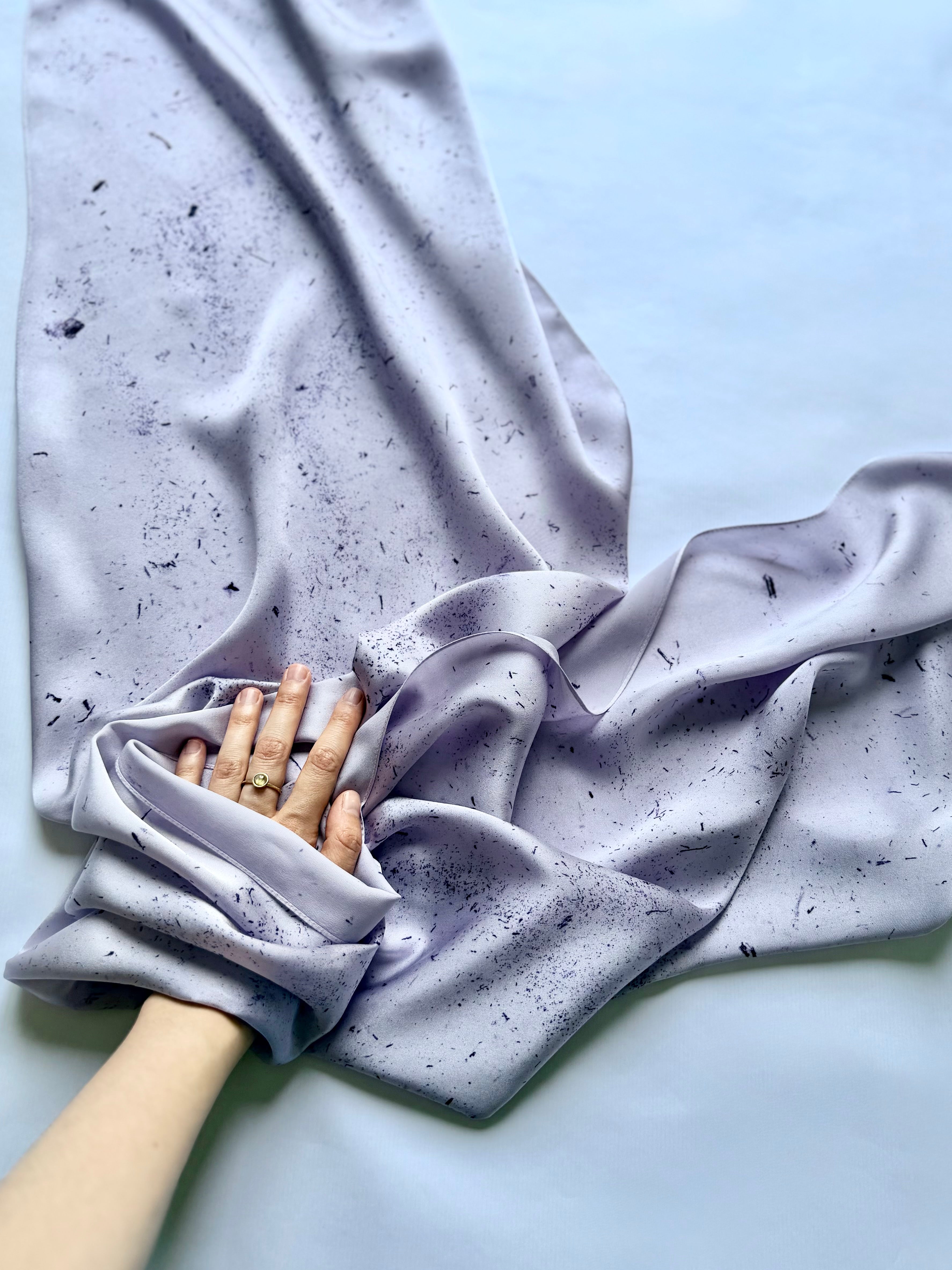 viento #3 _ pañuelo de seda con estampación botánica / 180x44 cm.