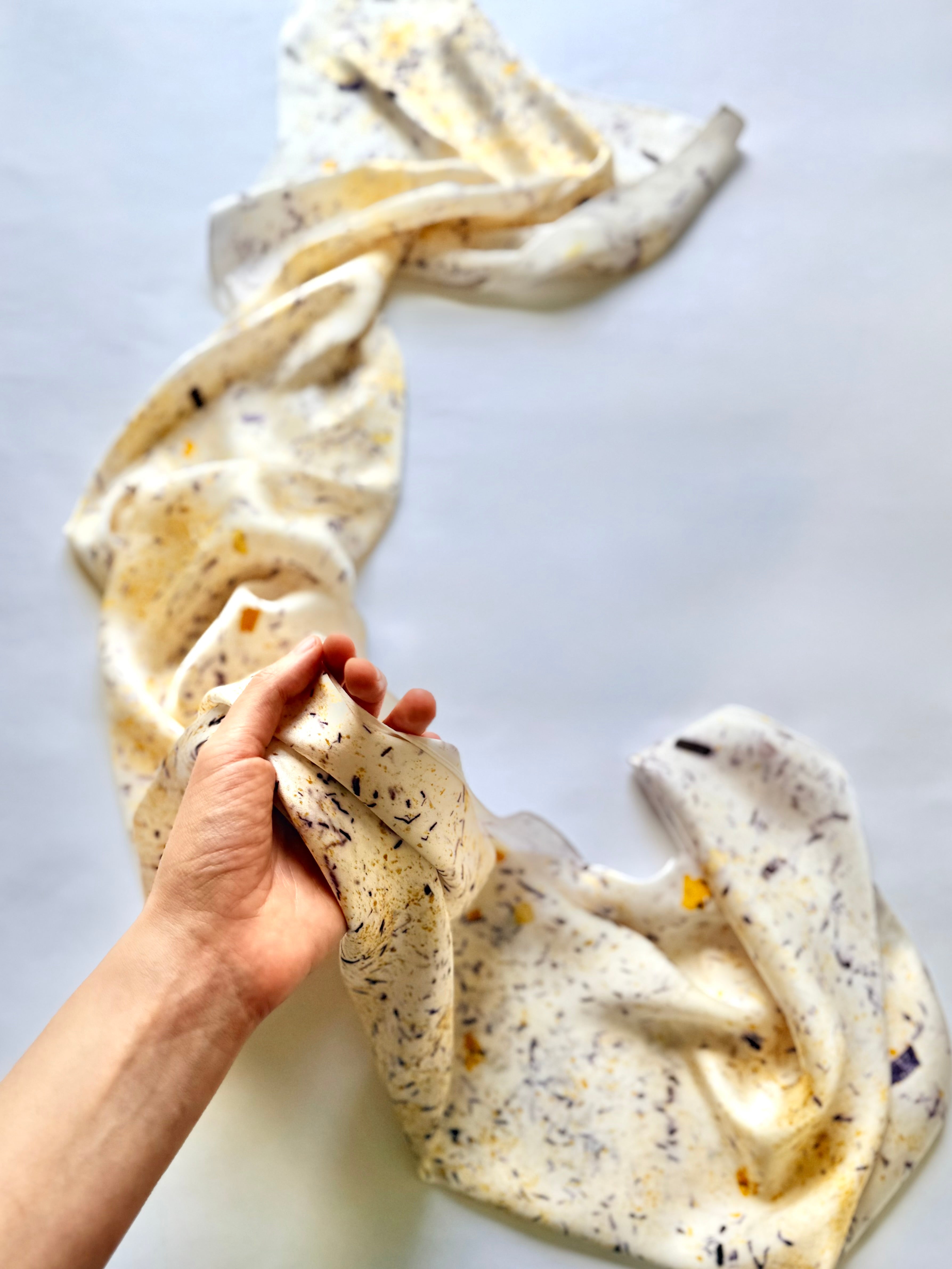 polen #7 _ pañuelo de seda con estampación botánica / 180x44 cm.