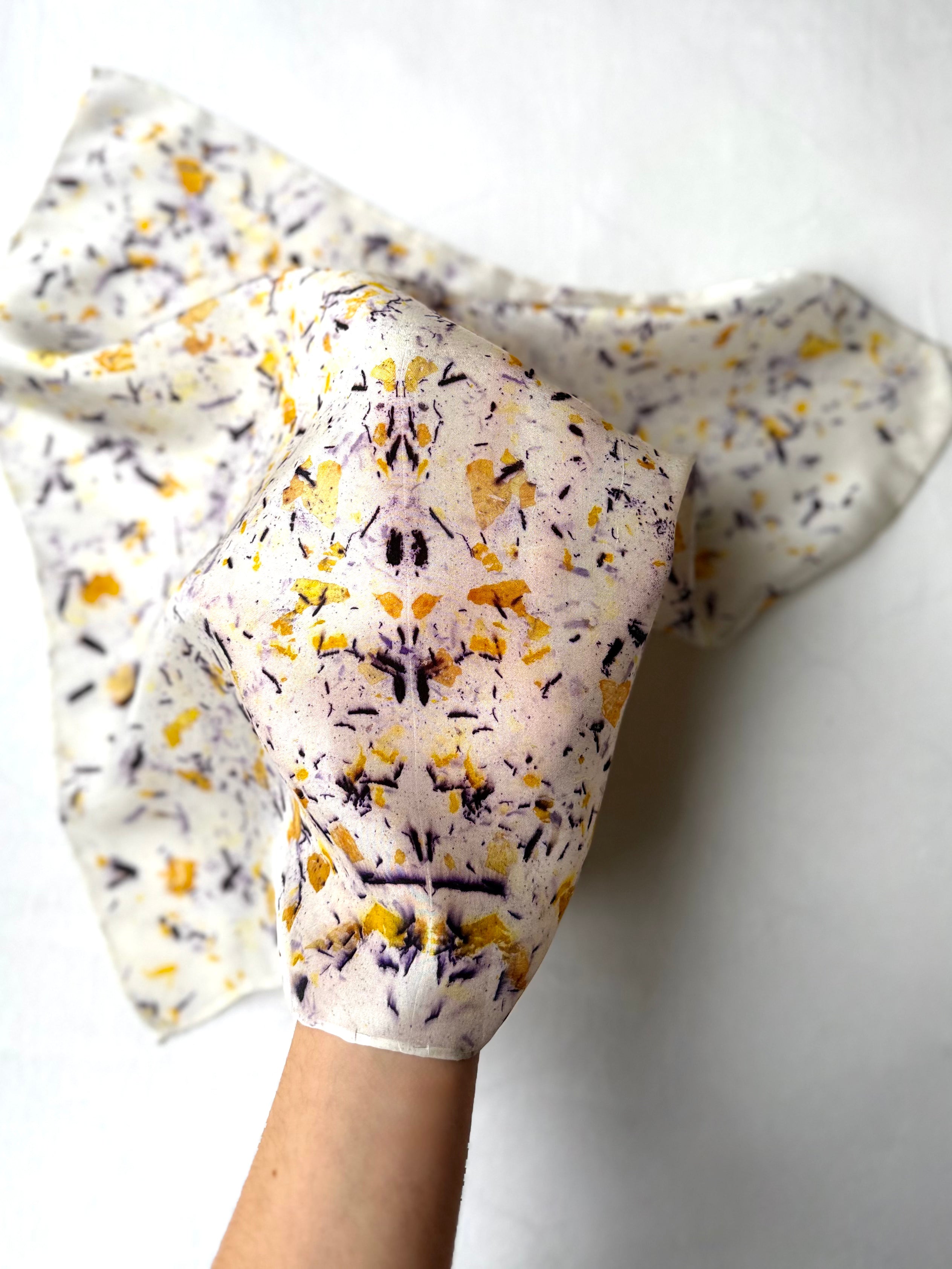 polen #2 _ pañuelo de seda con estampación botánica / 45x45 cm.