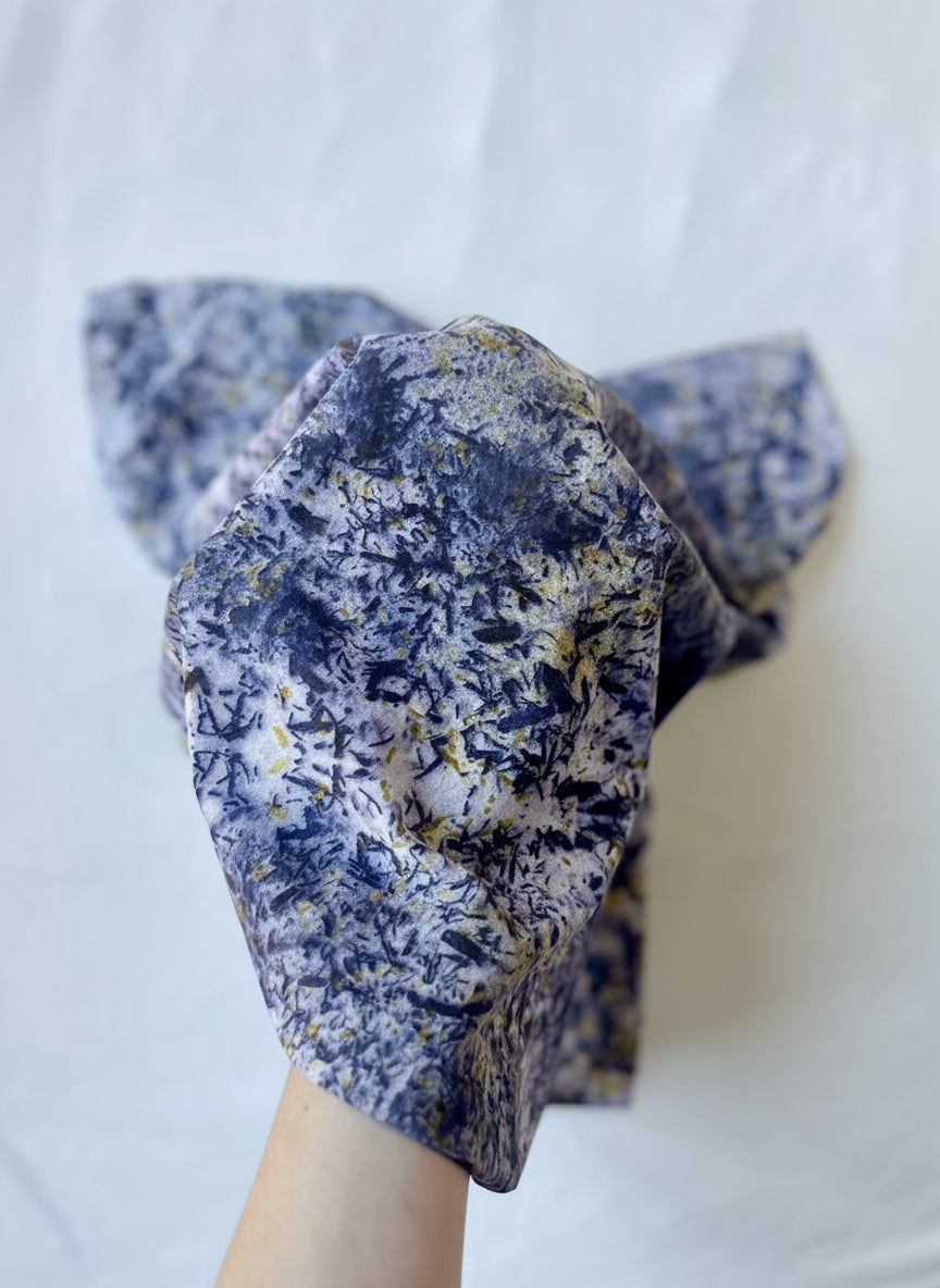 chaparrón #1 _ pañuelo de algodón con estampación botánica / 55x55 cm.