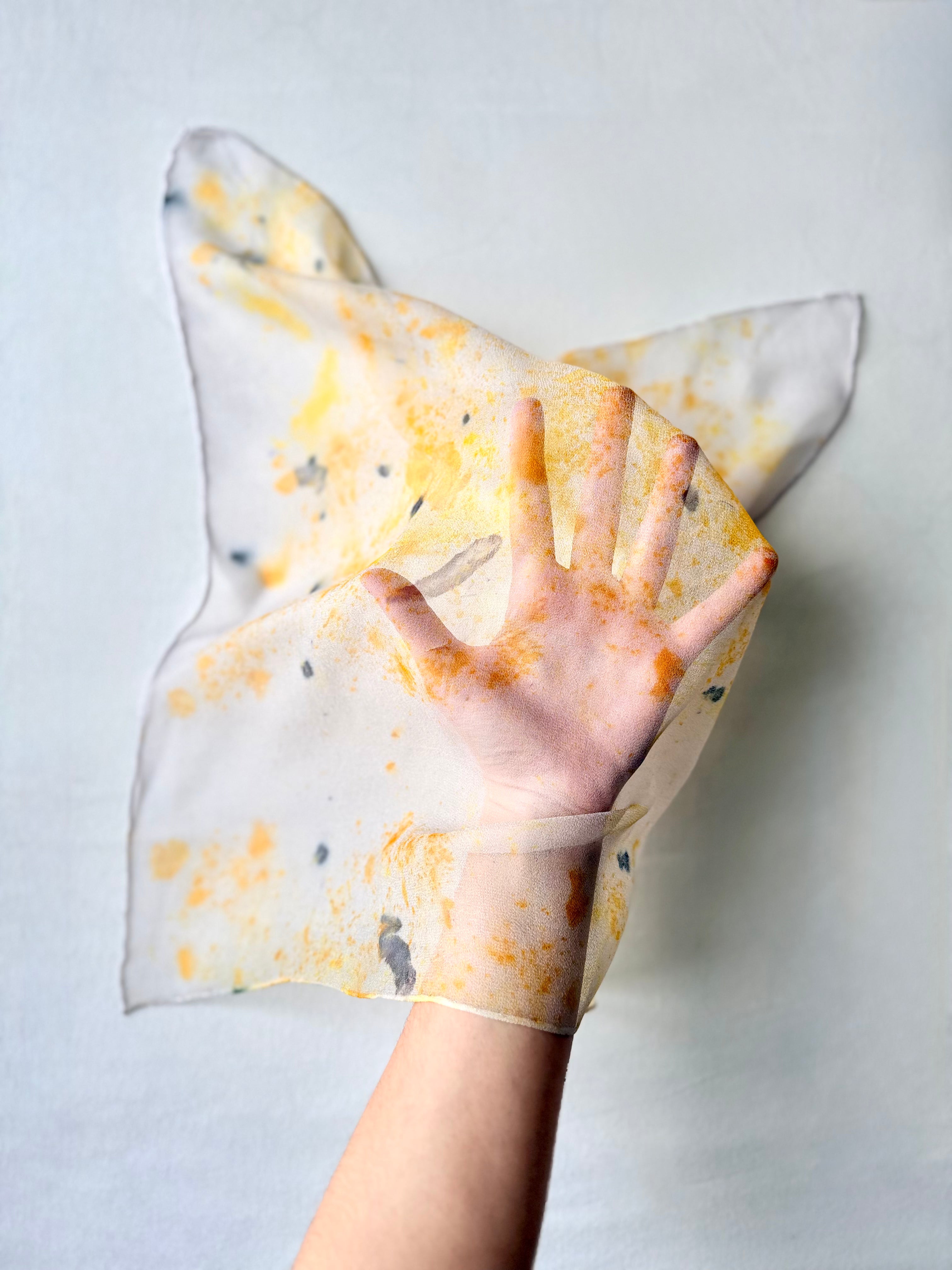 halo #1 _ pañuelo de seda con tinte natural / 50x50 cm.