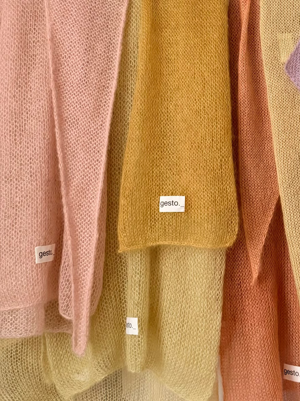 echarpe de mohair y seda con tintes naturales _ mediano _ sándalo