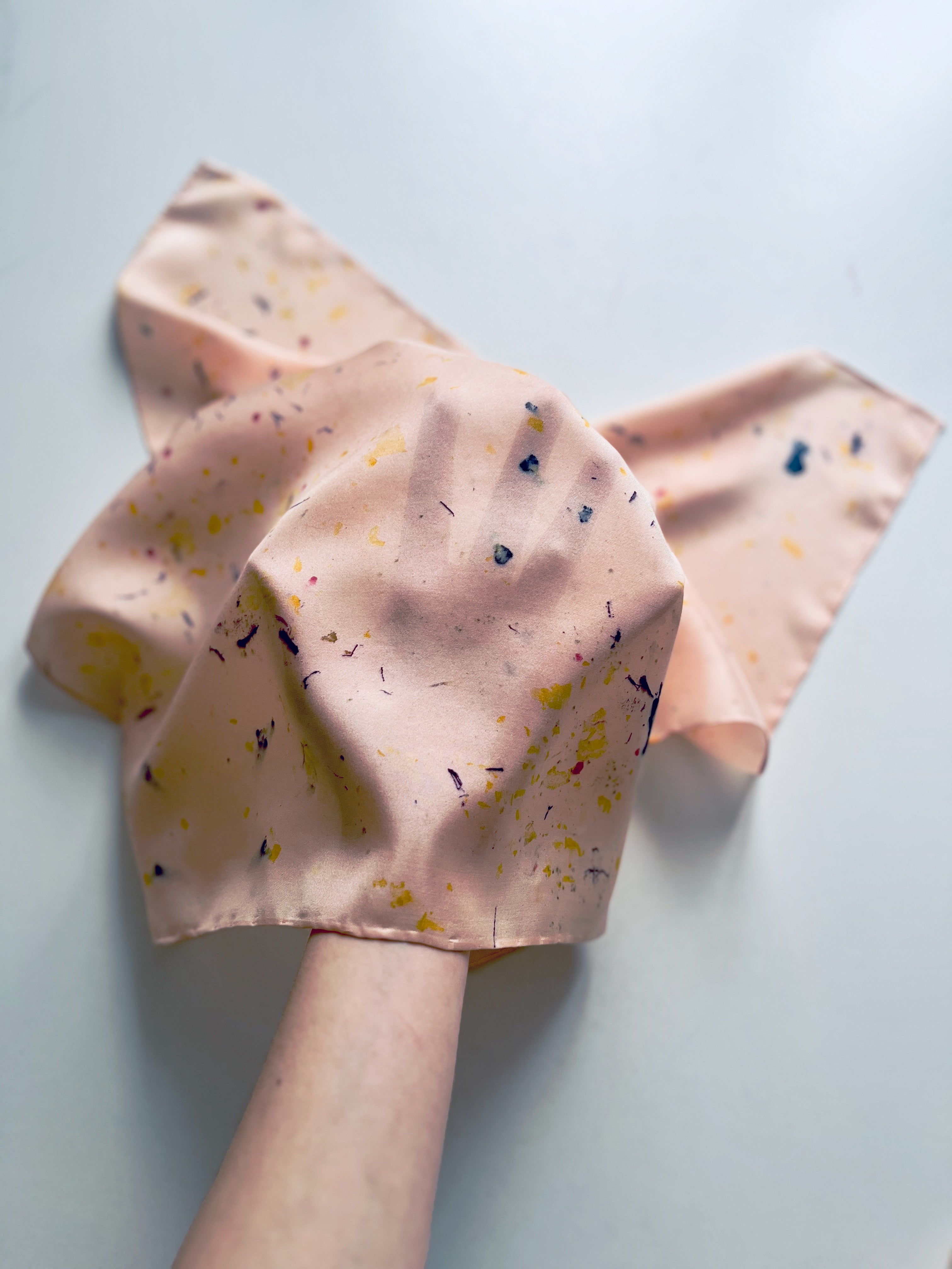 dansa #2 _ pañuelo de seda con estampación botánica / 55x55cm.