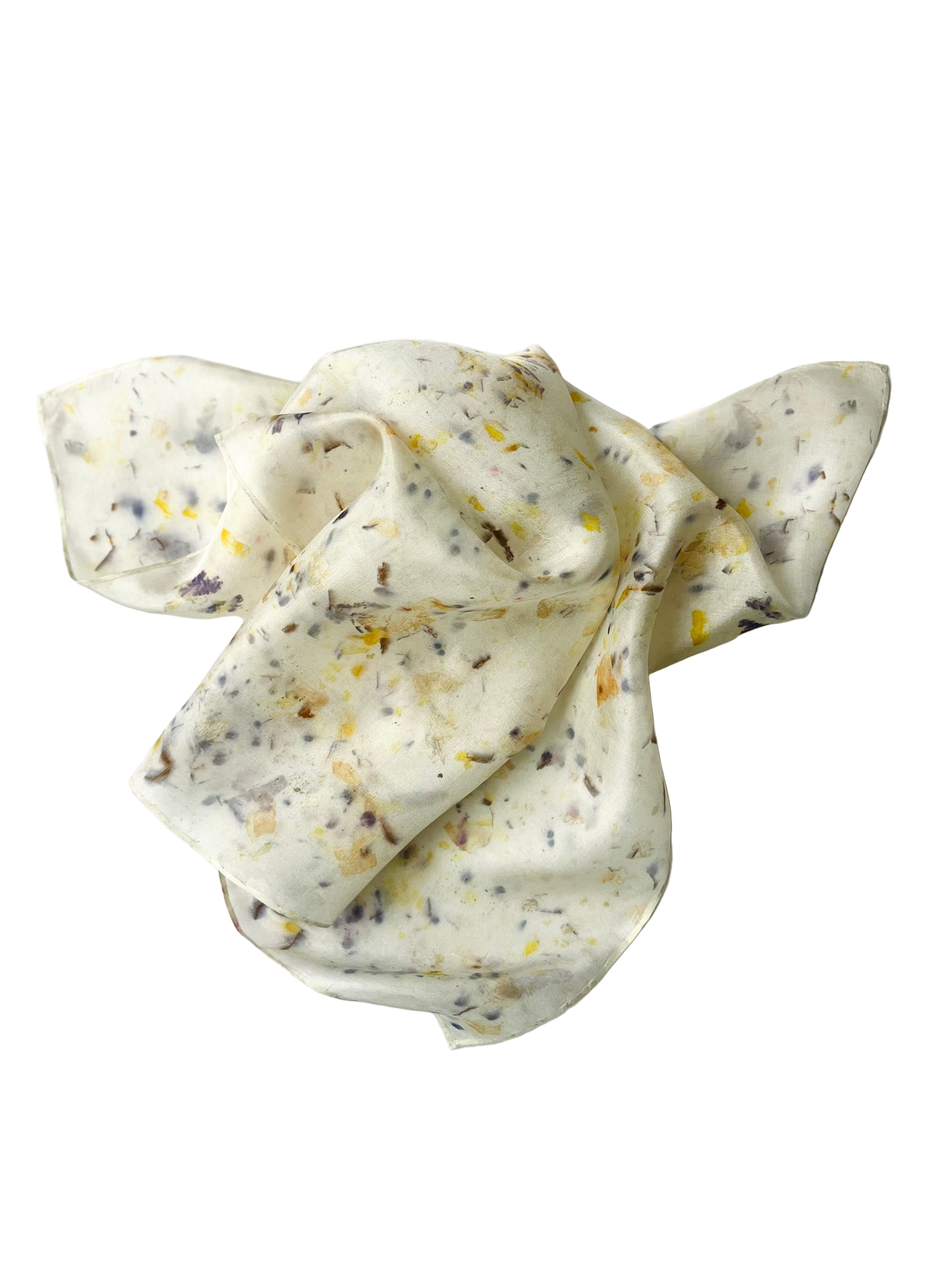 aleteo _ pañuelo de seda con estampación botánica / 45x45 cm.