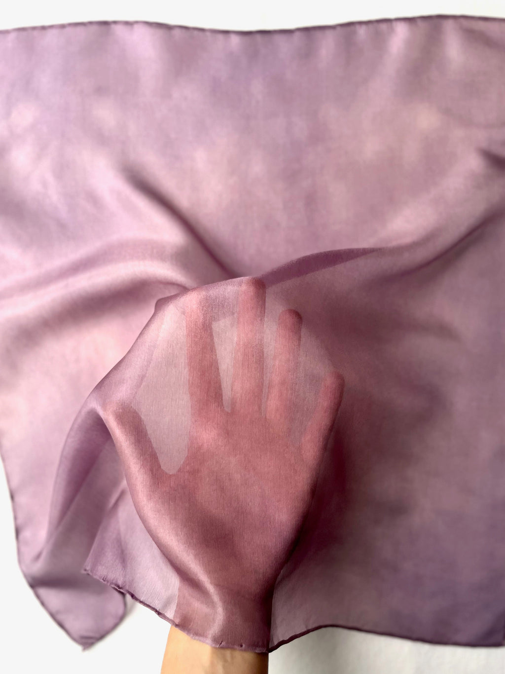 lento #1 _ pañuelo de seda con tinte botánico / 45x45 cm.