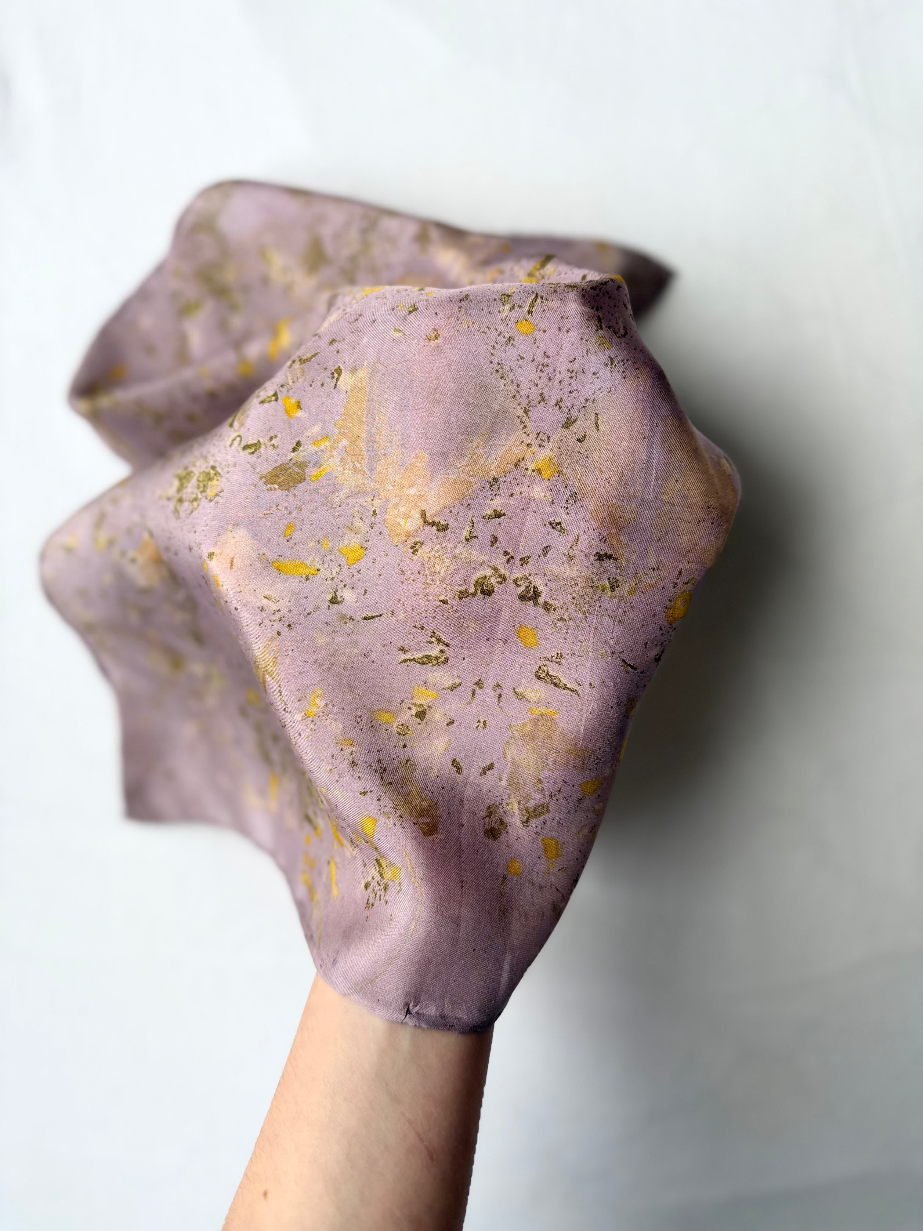 estrato #1 _ pañuelo de seda con estampación botánica / 45x45 cm.