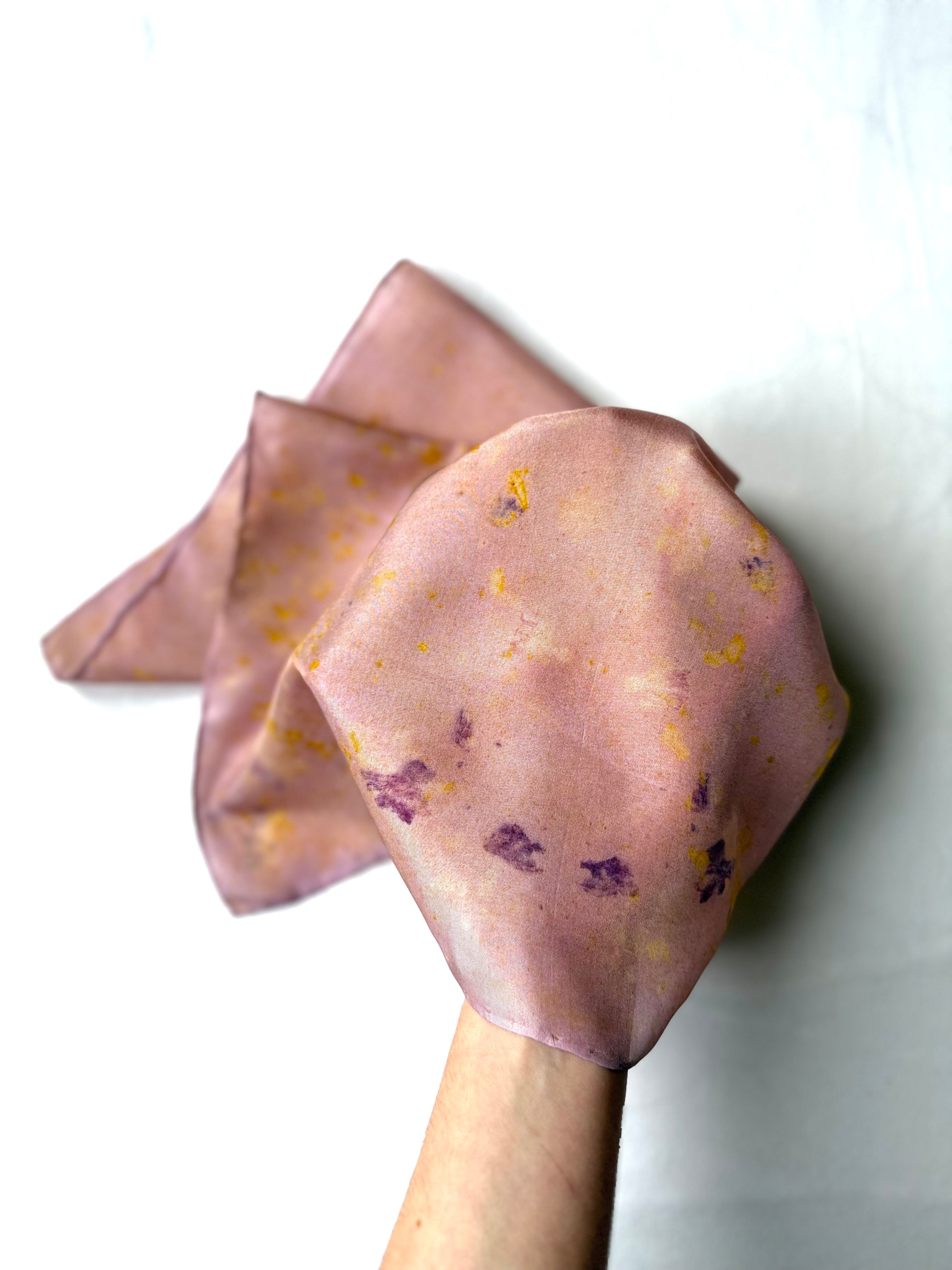 fulgor #1 _ pañuelo de seda con estampación botánica / 45x45 cm.