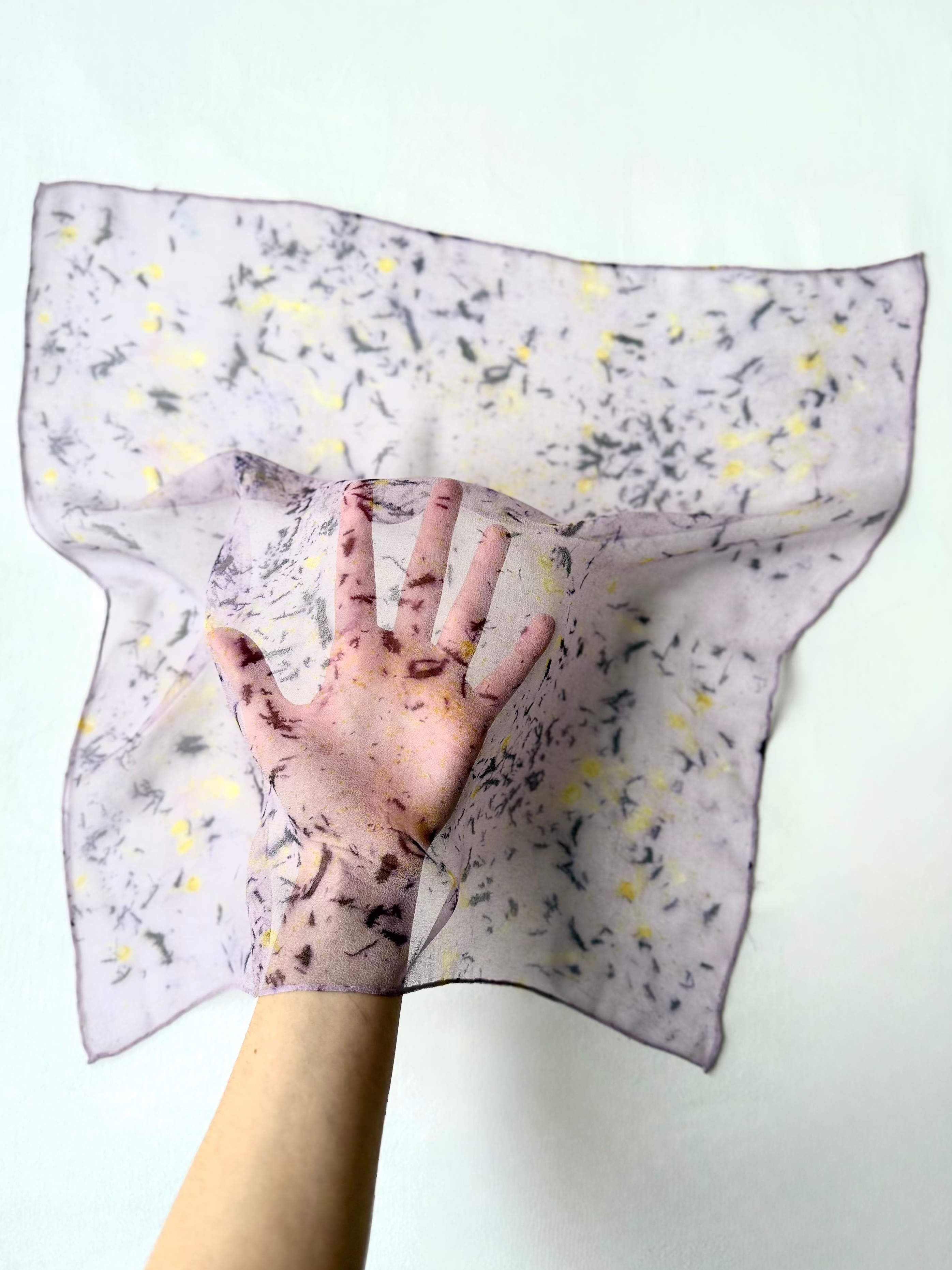 paseo #2 _ pañuelo de seda con tinte natural / 50x50 cm.