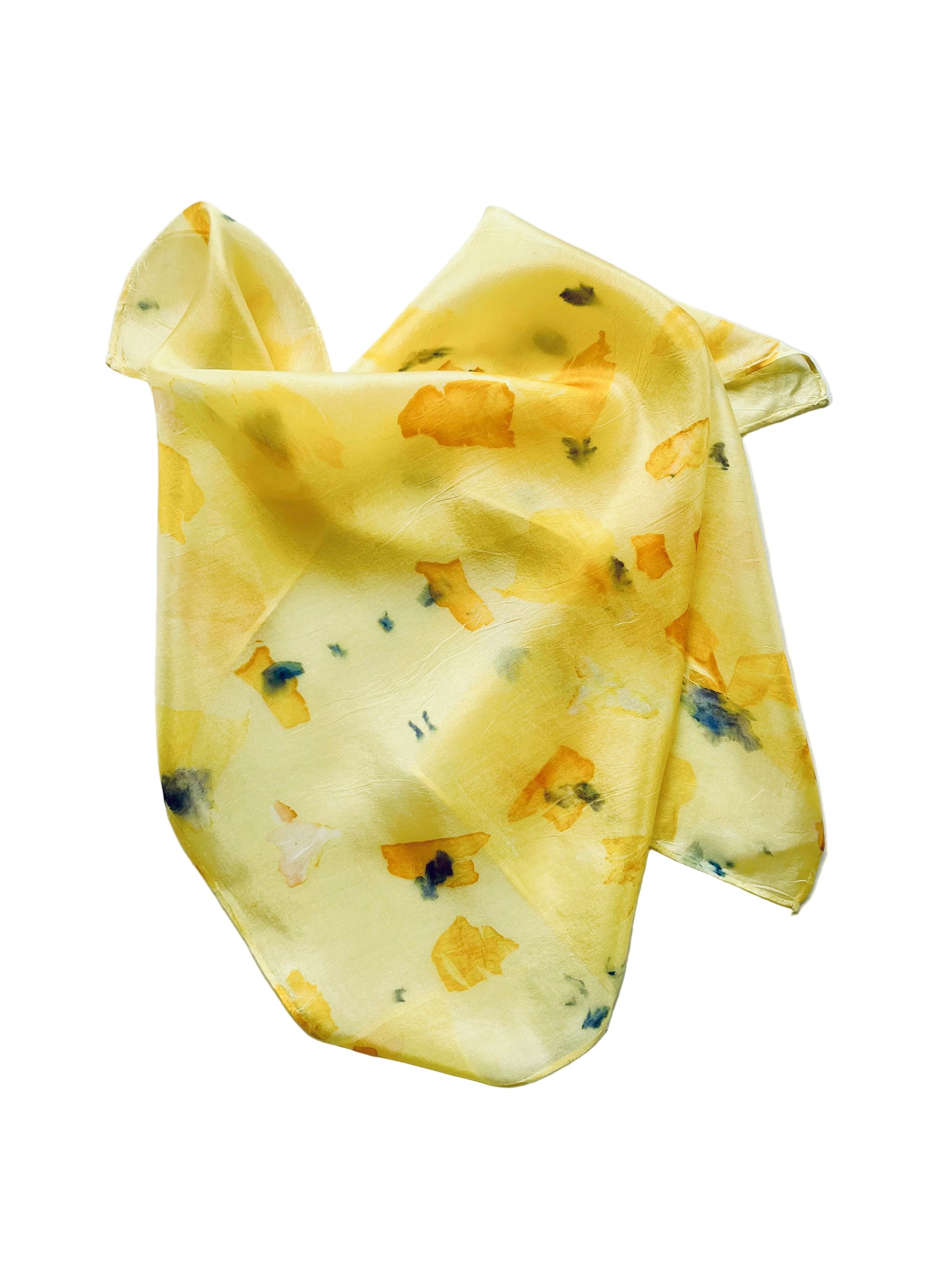 huella #1 _ pañuelo de seda con estampación botánica / 45x45 cm.