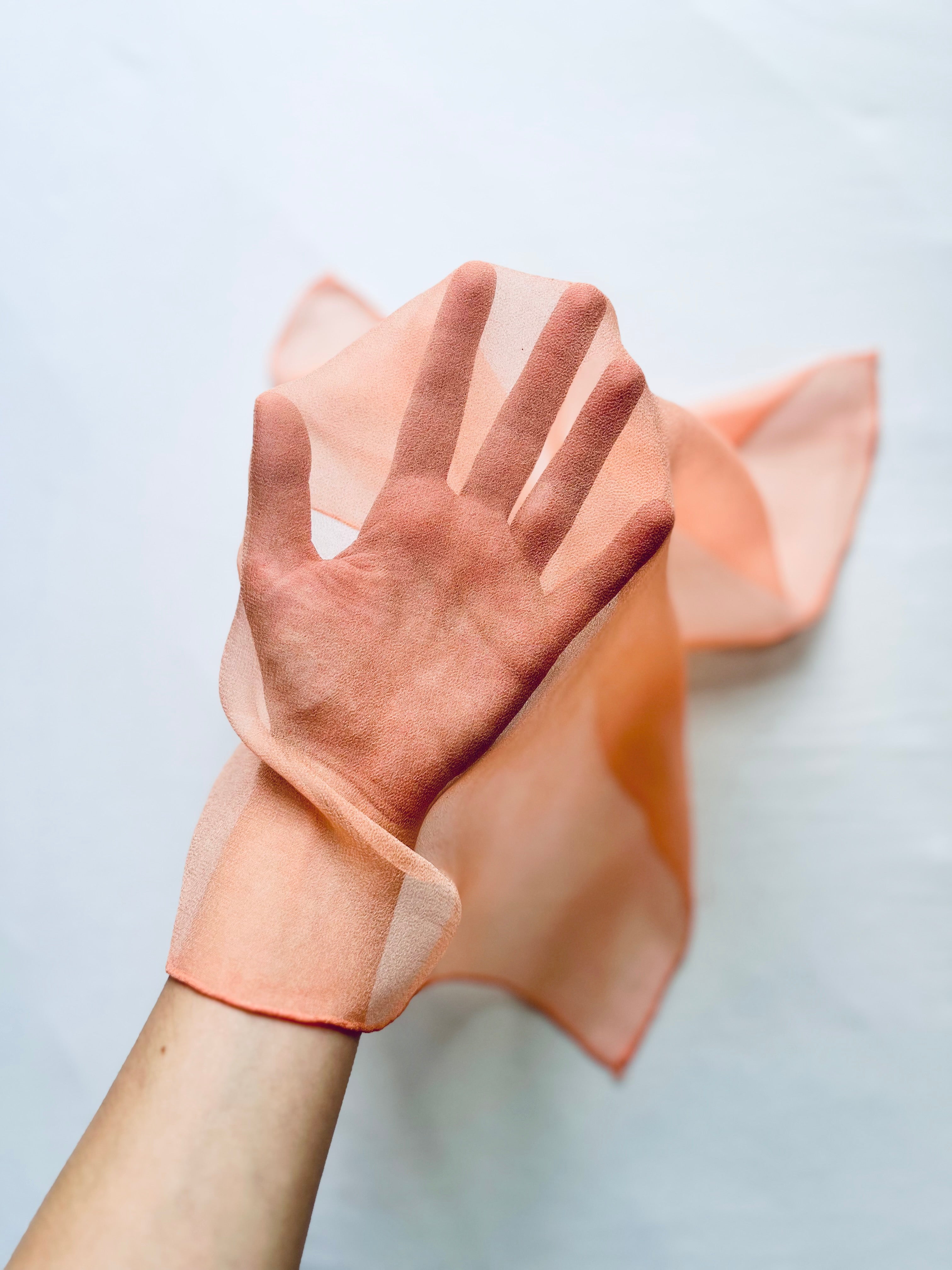 beso _ pañuelo de seda con tinte natural / 50x50 cm.