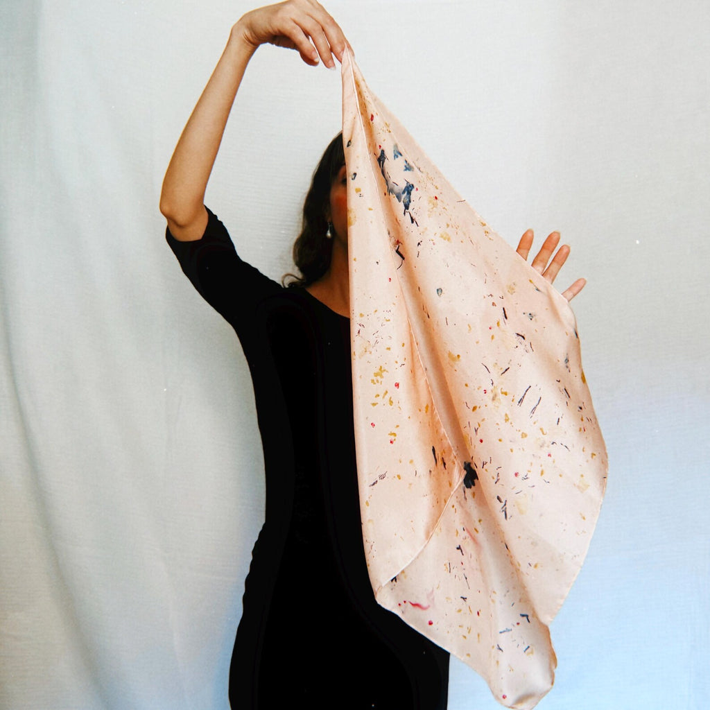 dansa #7 _ pañuelo de seda con estampación botánica / 53x53 cm.